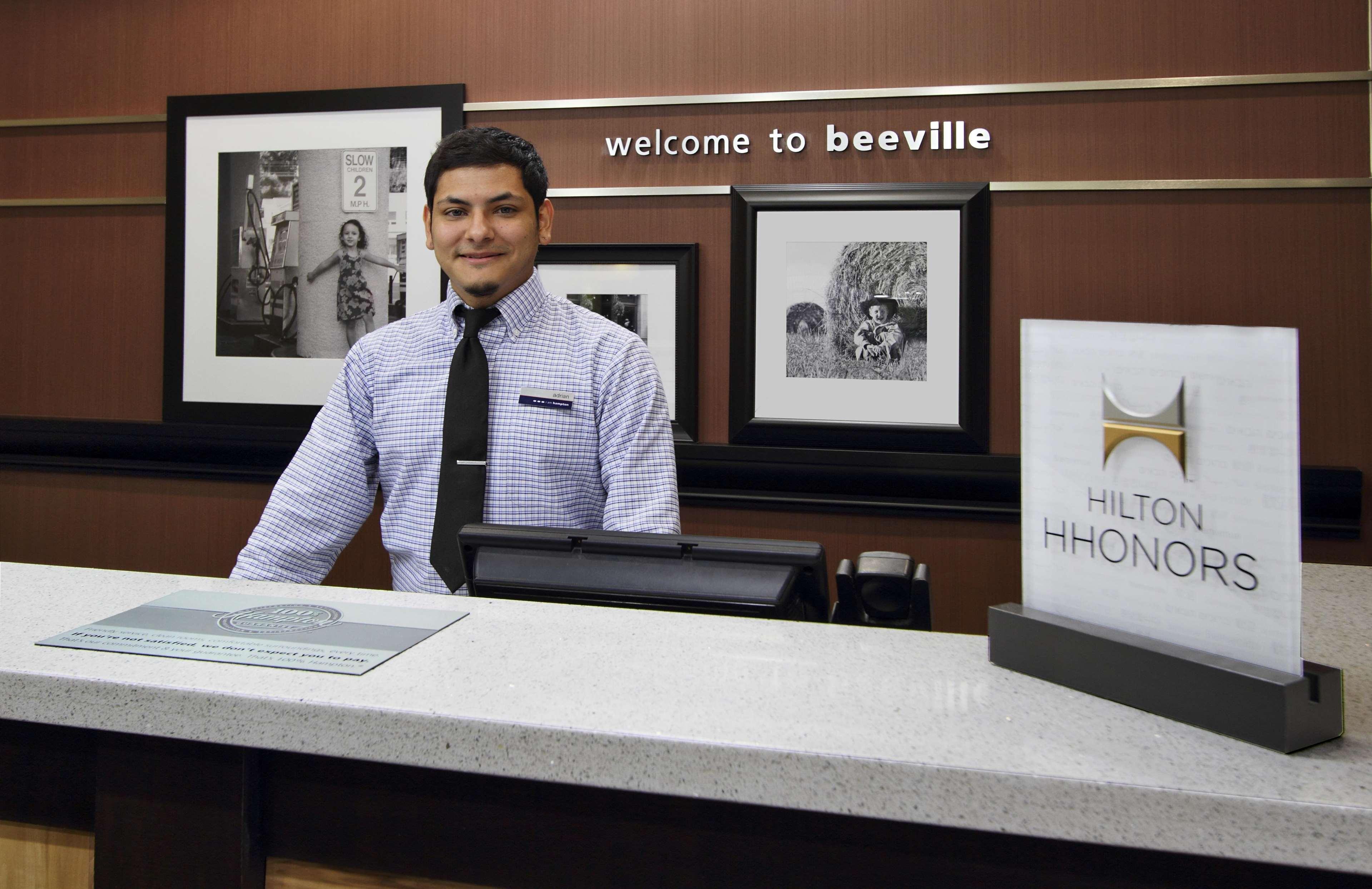 Hampton Inn Beeville Kültér fotó