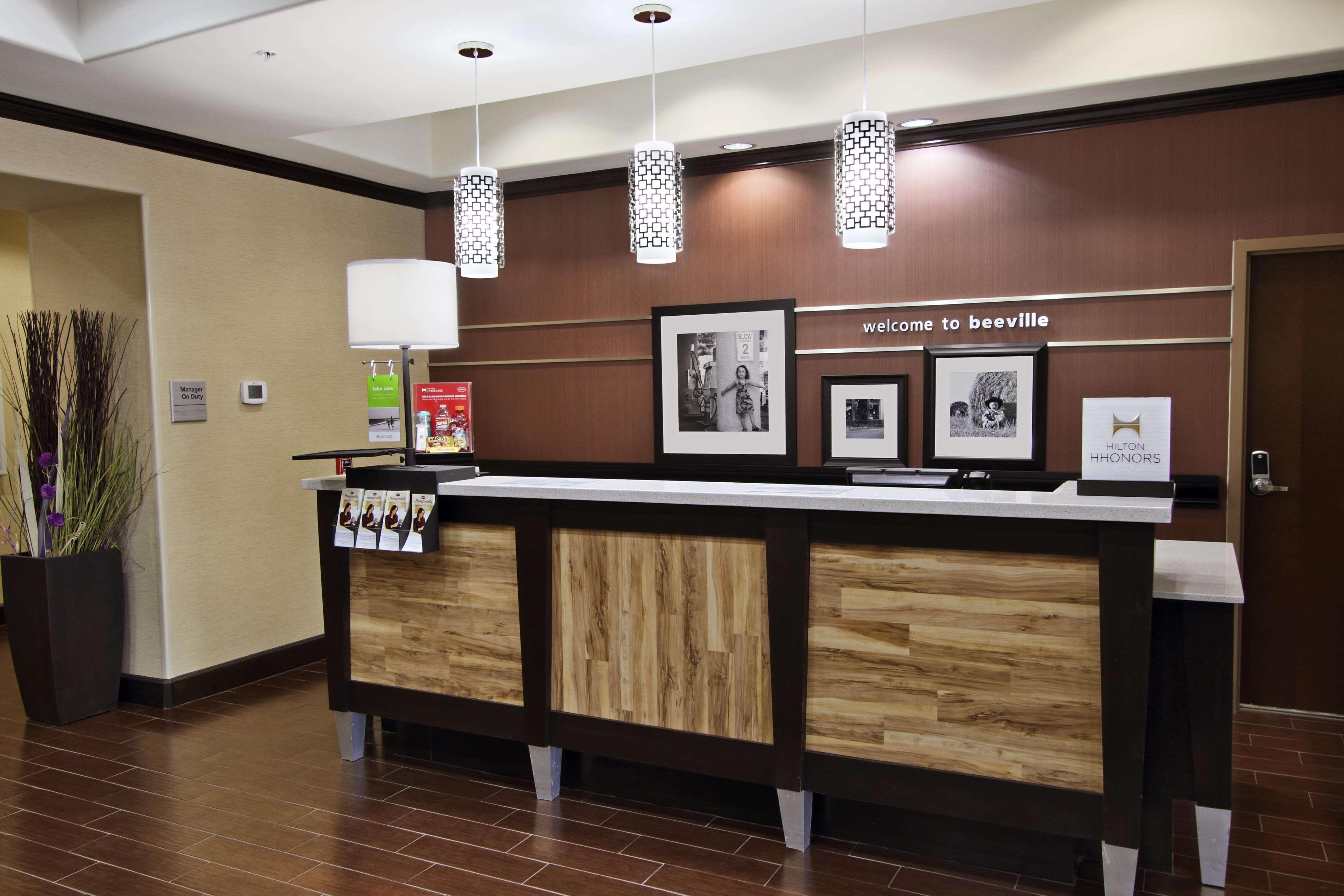 Hampton Inn Beeville Kültér fotó
